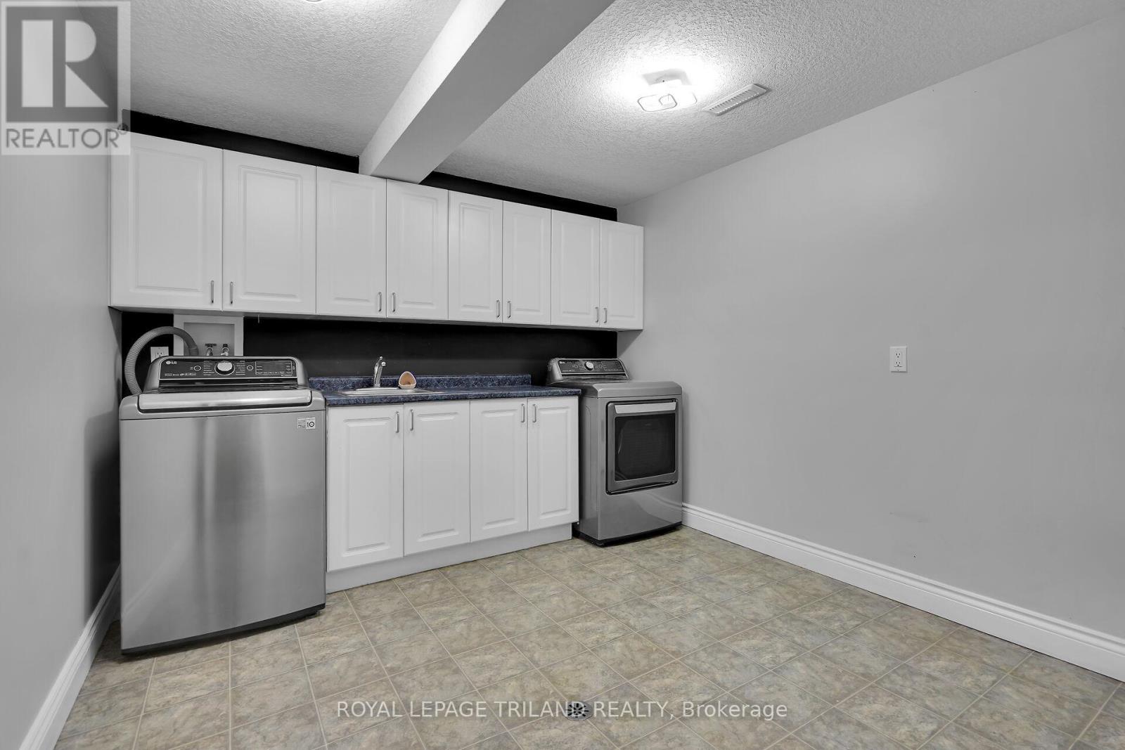7119 Clayton Walk, London South, Ontario  N6P 1V3 - Photo 37 - X12377825