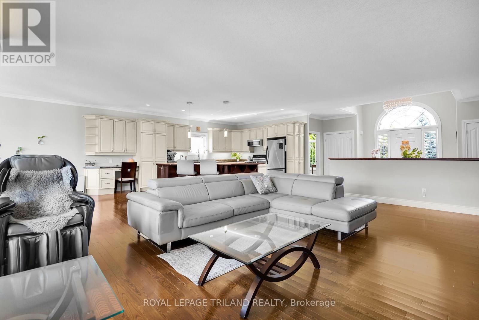 7119 Clayton Walk, London South, Ontario  N6P 1V3 - Photo 8 - X12377825