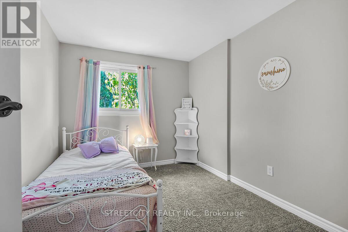 52 Adswood Road, London South, Ontario  N6E 2W1 - Photo 13 - X12377856