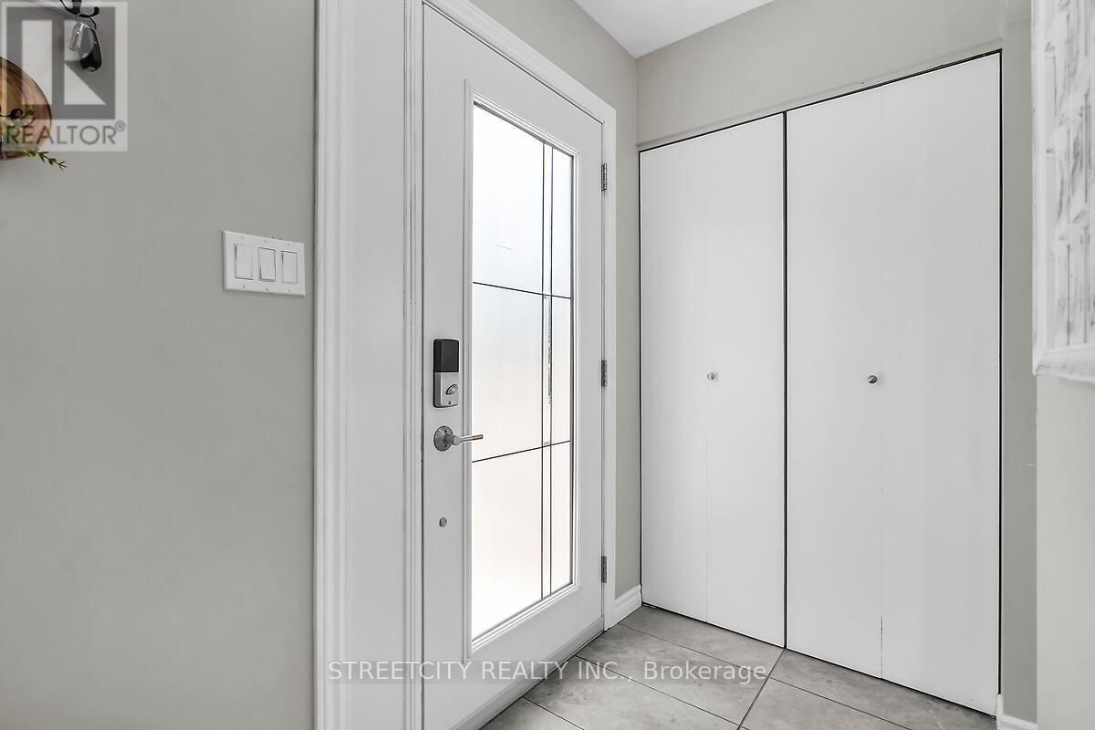 52 Adswood Road, London South, Ontario  N6E 2W1 - Photo 3 - X12377856