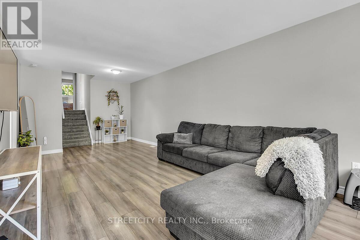 52 Adswood Road, London South, Ontario  N6E 2W1 - Photo 4 - X12377856