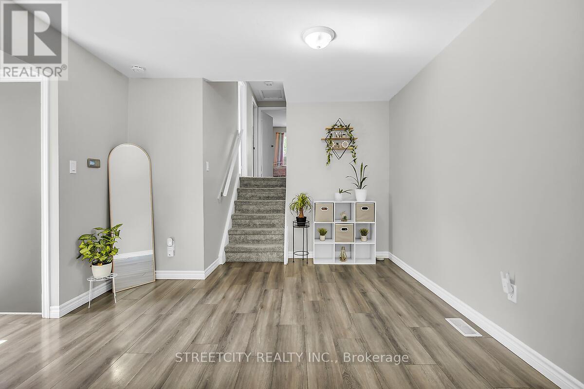 52 Adswood Road, London South, Ontario  N6E 2W1 - Photo 6 - X12377856