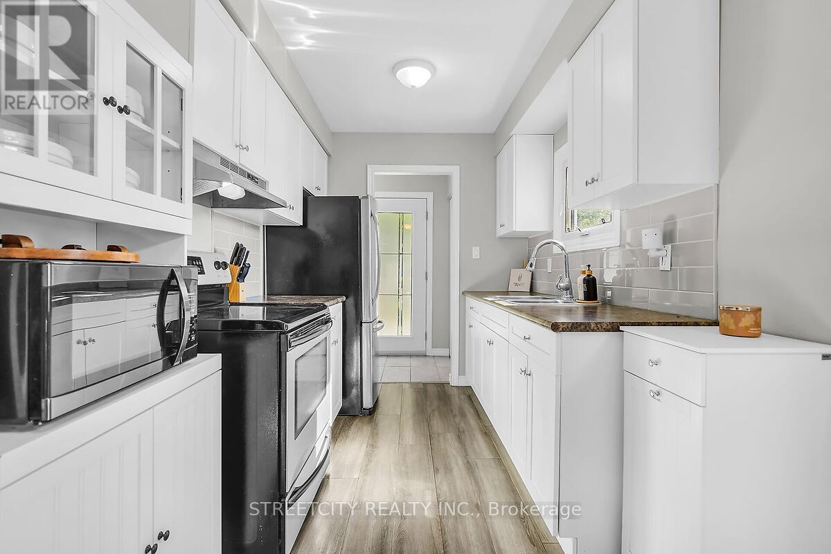 52 Adswood Road, London South, Ontario  N6E 2W1 - Photo 7 - X12377856