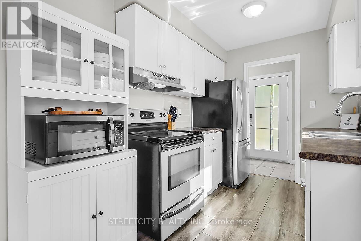 52 Adswood Road, London South, Ontario  N6E 2W1 - Photo 8 - X12377856