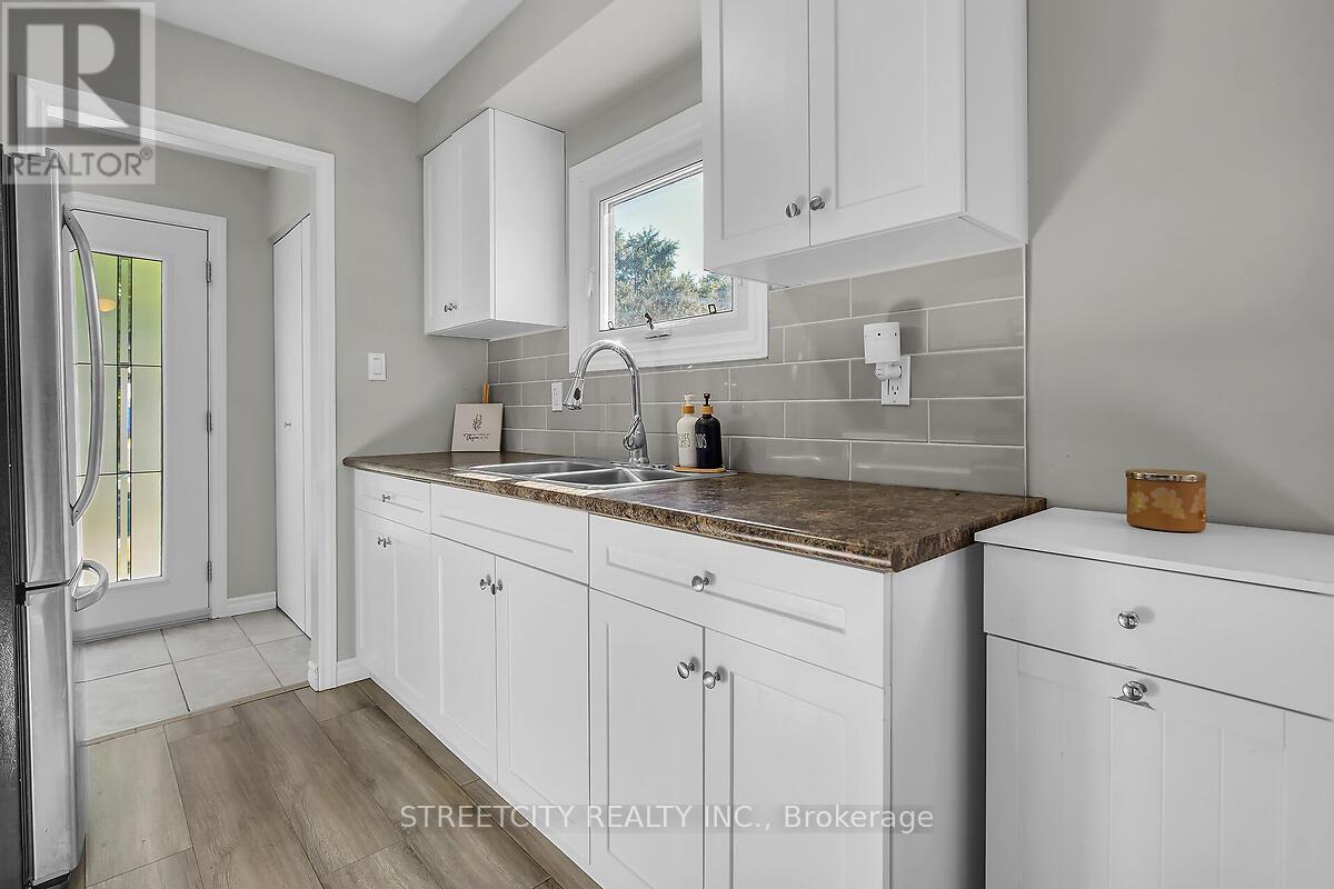 52 Adswood Road, London South, Ontario  N6E 2W1 - Photo 9 - X12377856