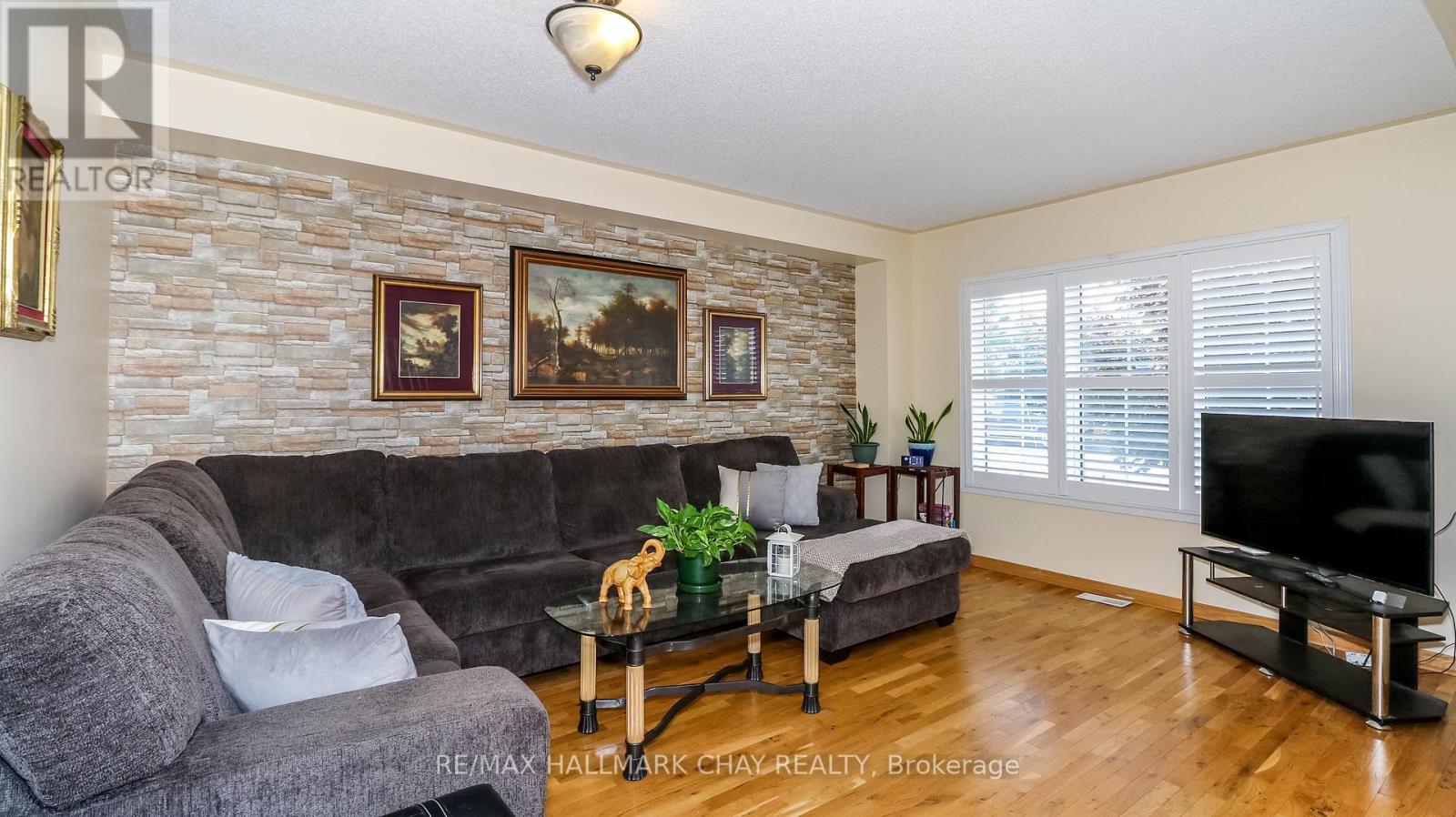 14 Gold Park Gate, Essa (Angus), Ontario  L3W 0C2 - Photo 6 - N12377611