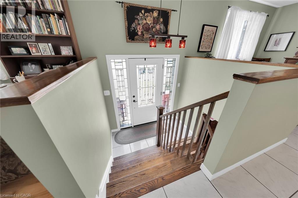 1 Renata Court, Dundas, Ontario  L9H 6X1 - Photo 8 - 40764667
