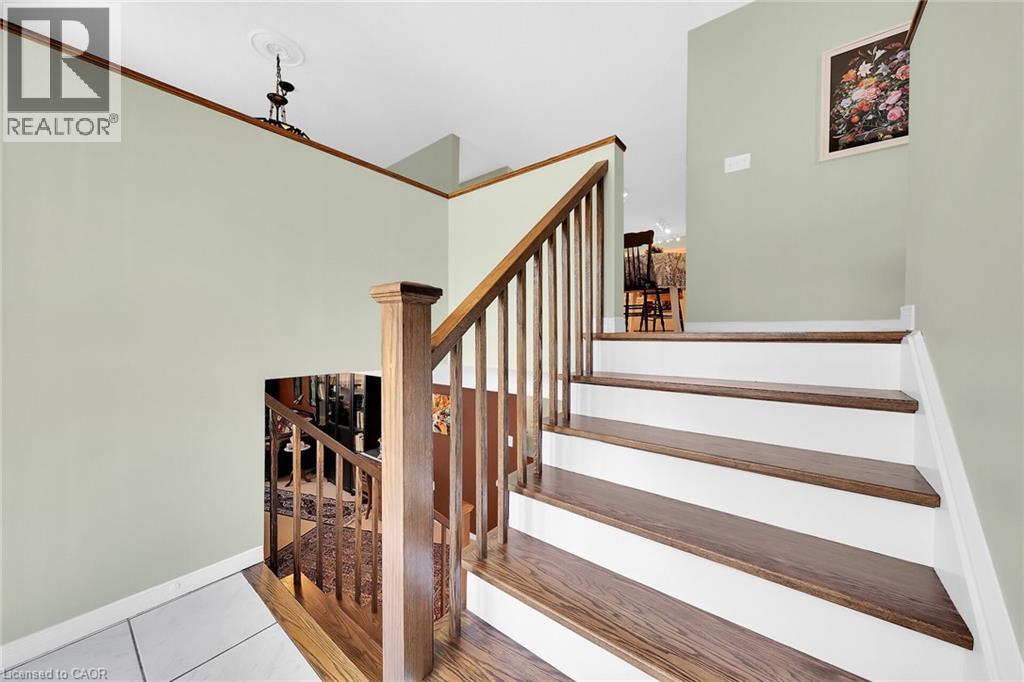 1 Renata Court, Dundas, Ontario  L9H 6X1 - Photo 7 - 40764667