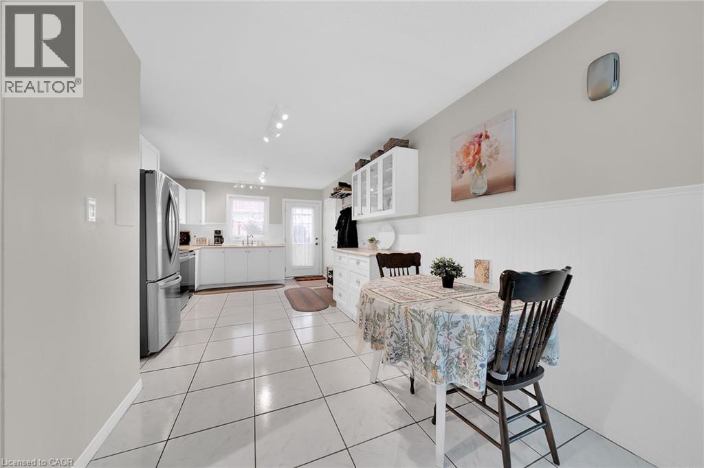 1 Renata Court, Dundas, Ontario  L9H 6X1 - Photo 13 - 40764667