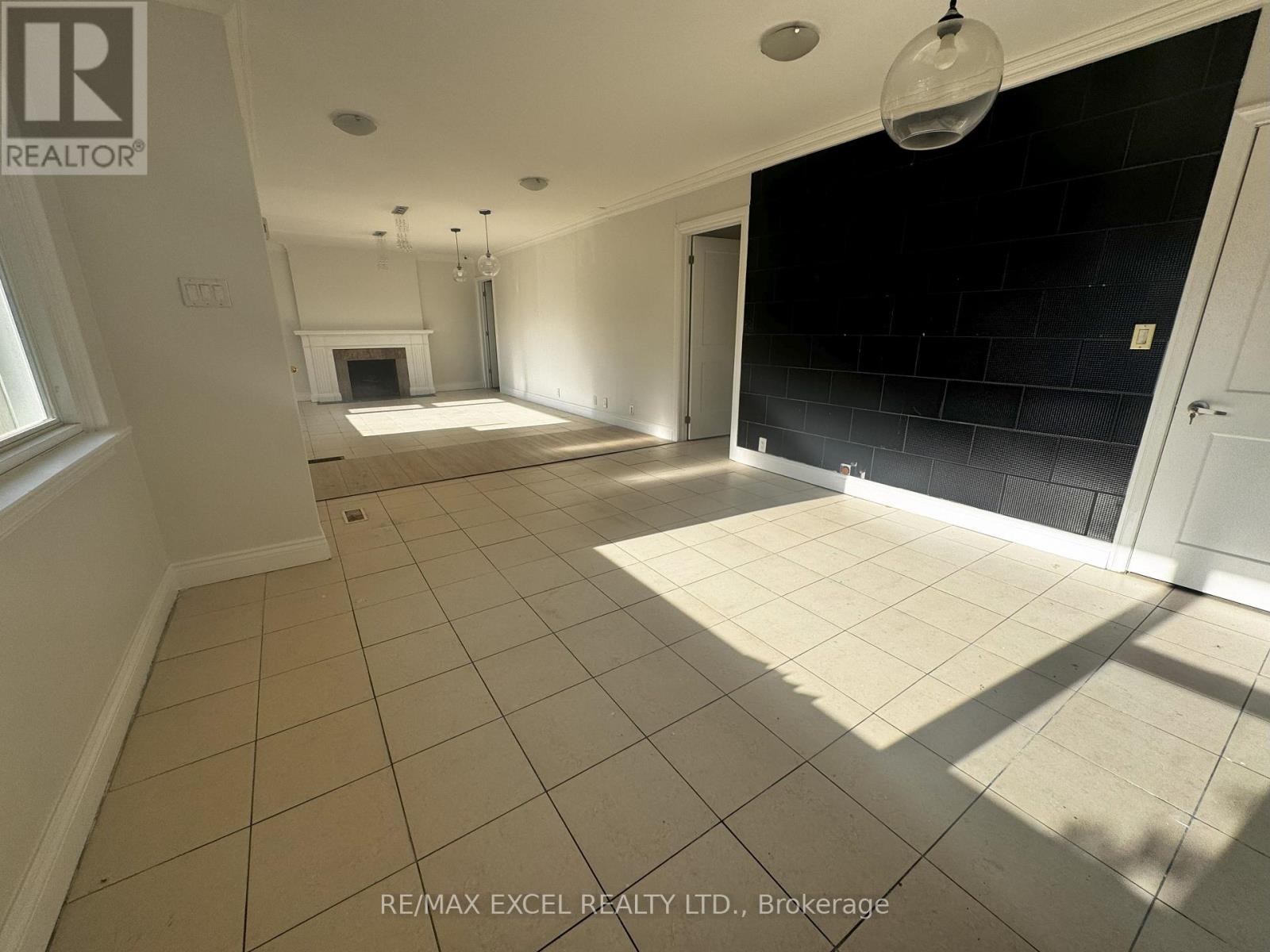 9961 Yonge Street, Richmond Hill, Ontario  L4C 1T9 - Photo 2 - N12374430