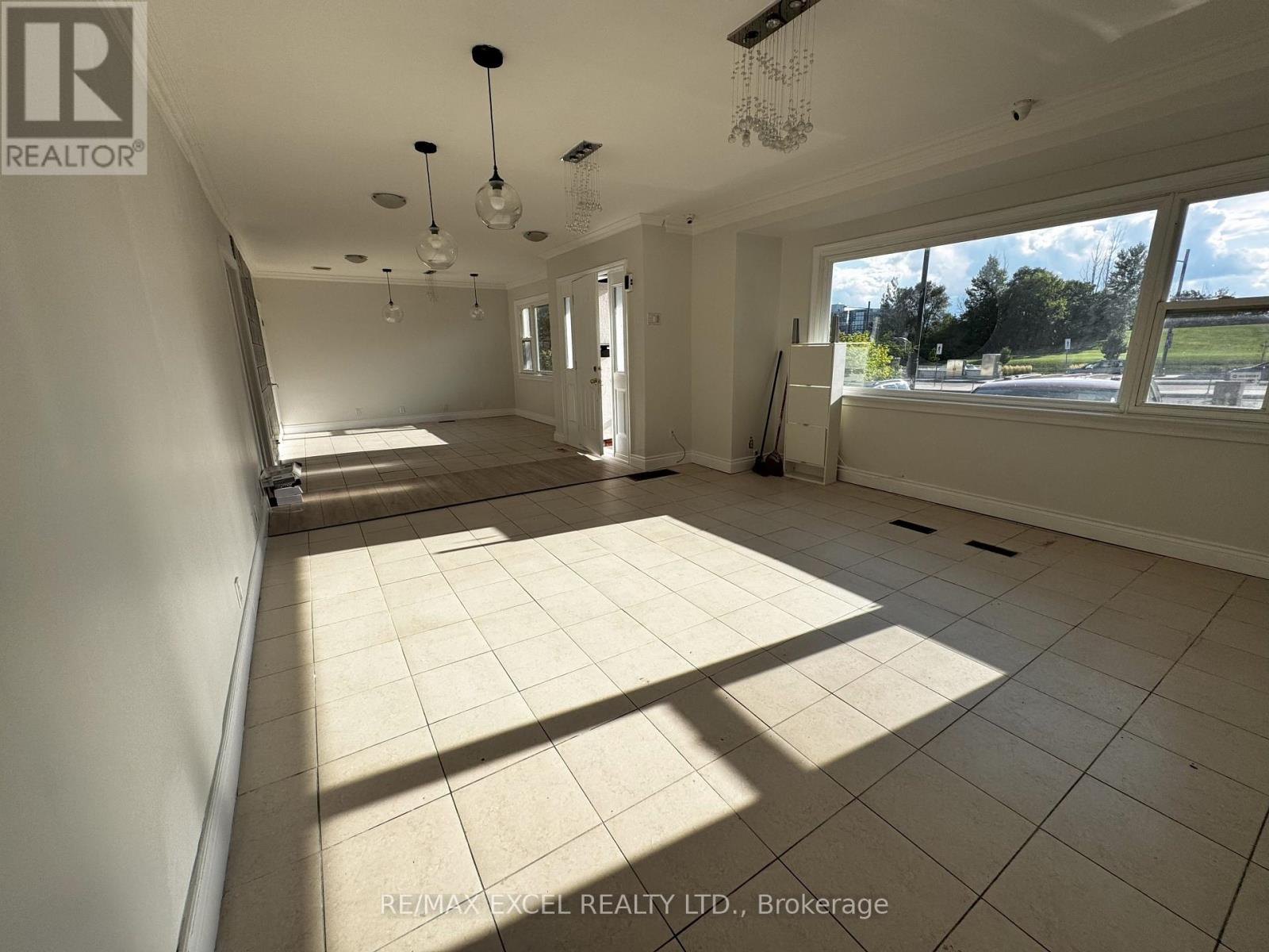 9961 Yonge Street, Richmond Hill, Ontario  L4C 1T9 - Photo 7 - N12374430