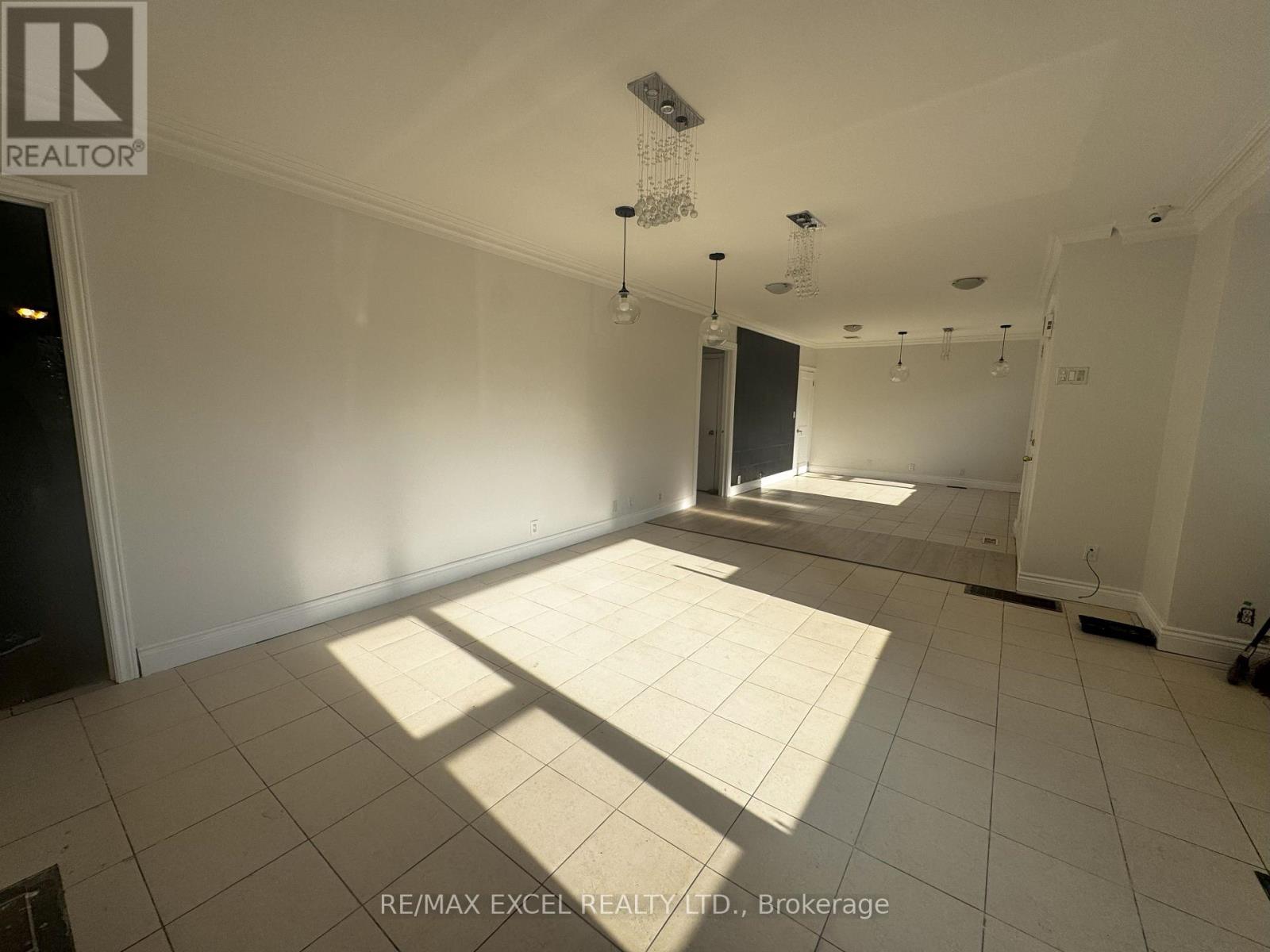 9961 Yonge Street, Richmond Hill, Ontario  L4C 1T9 - Photo 5 - N12374430