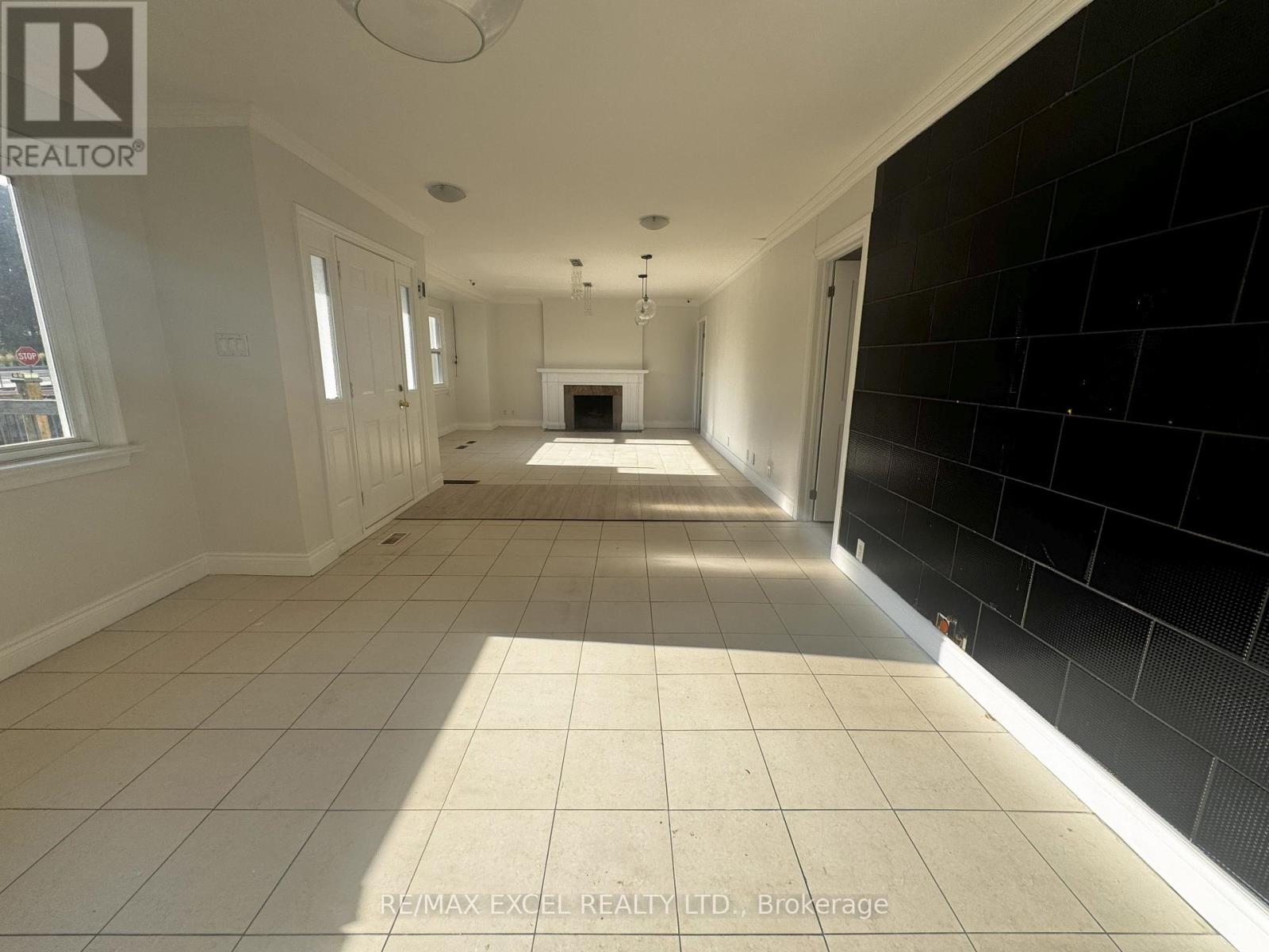 9961 Yonge Street, Richmond Hill, Ontario  L4C 1T9 - Photo 3 - N12374430