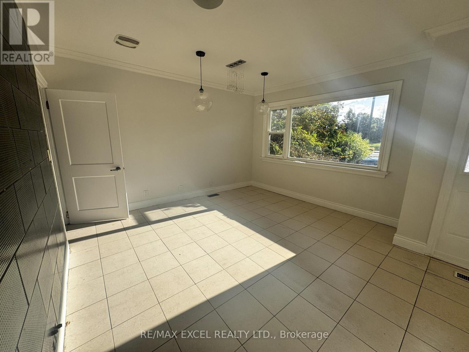 9961 Yonge Street, Richmond Hill, Ontario  L4C 1T9 - Photo 6 - N12374430