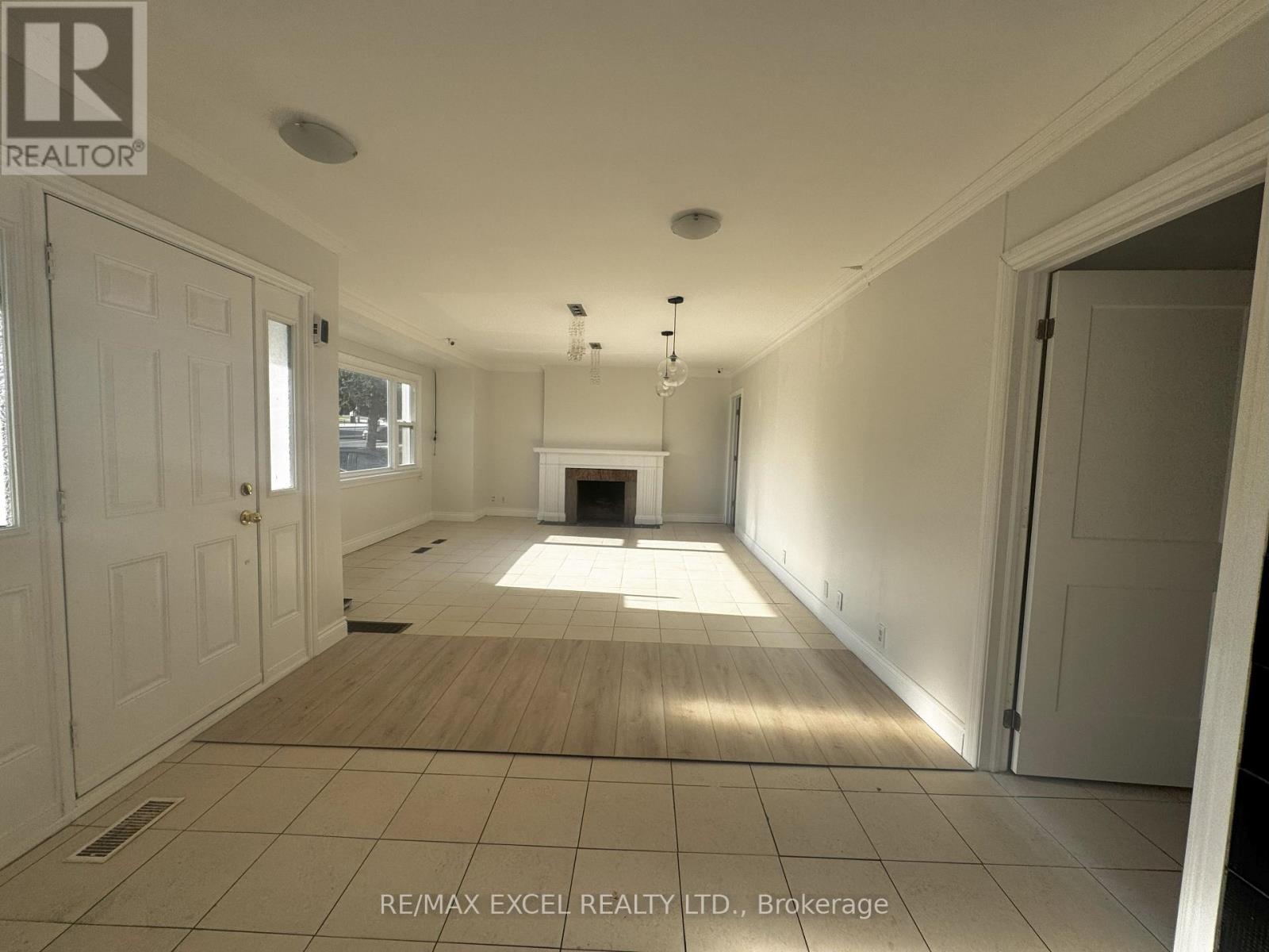 9961 Yonge Street, Richmond Hill, Ontario  L4C 1T9 - Photo 4 - N12374430