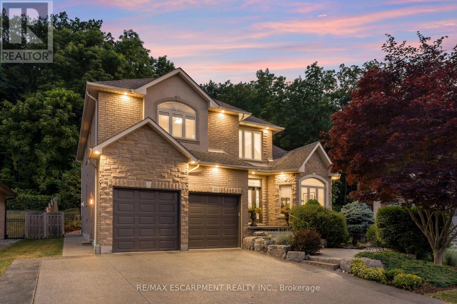 22 SHADELAND CRESCENT, Hamilton, Ontario