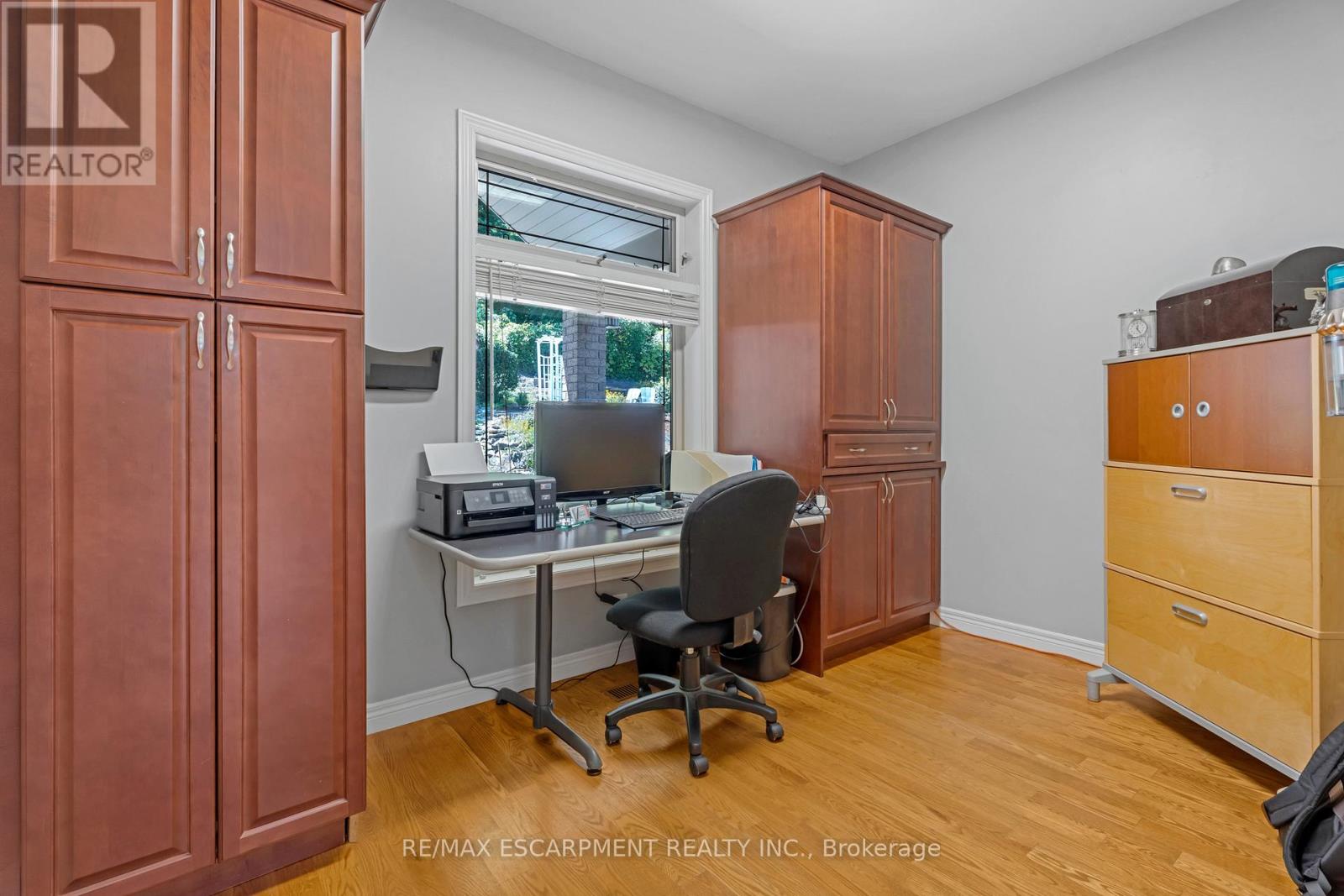 22 Shadeland Crescent, Hamilton (Stoney Creek), Ontario  L8G 4Y1 - Photo 10 - X12377283