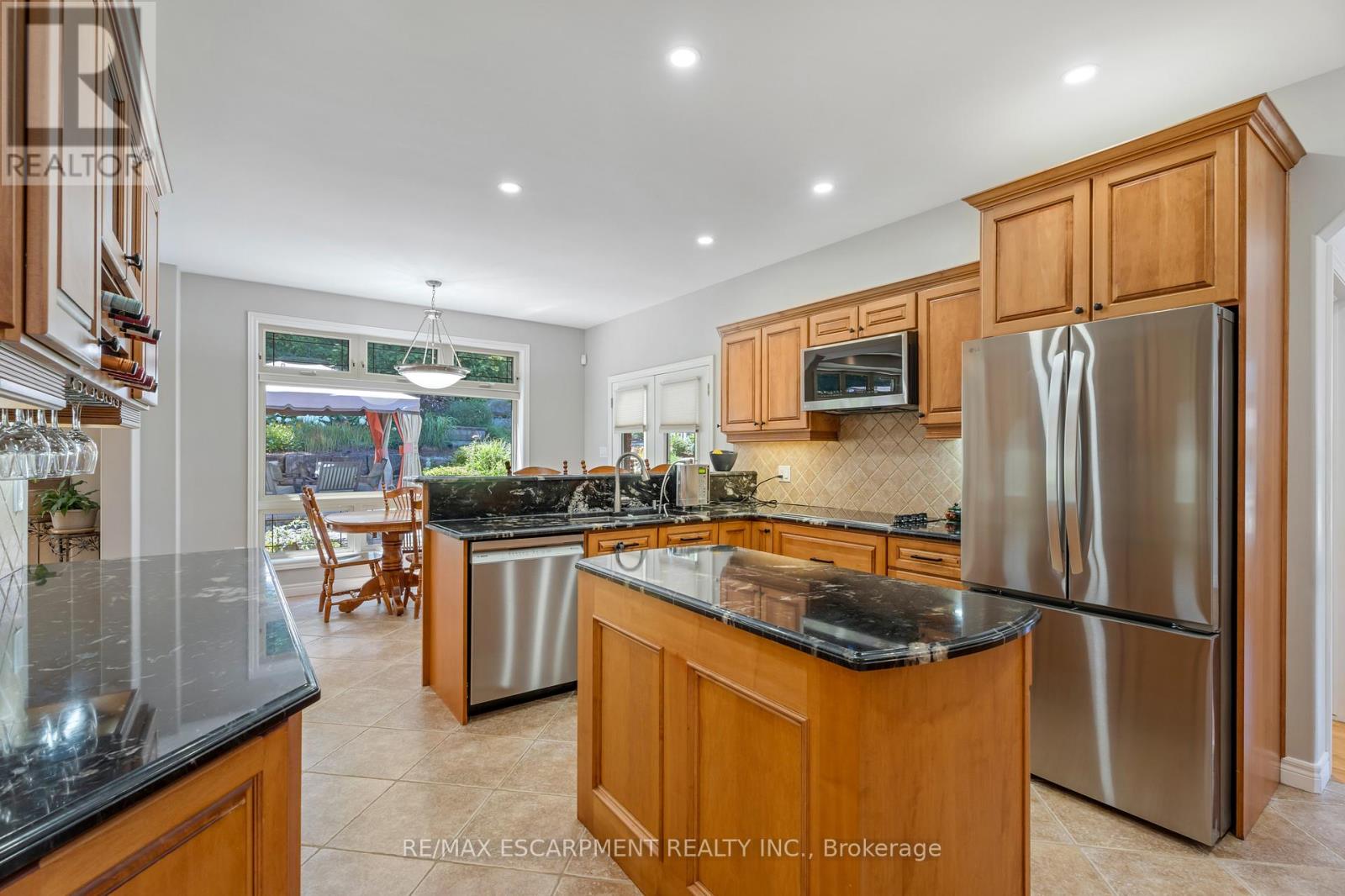 22 Shadeland Crescent, Hamilton (Stoney Creek), Ontario  L8G 4Y1 - Photo 12 - X12377283