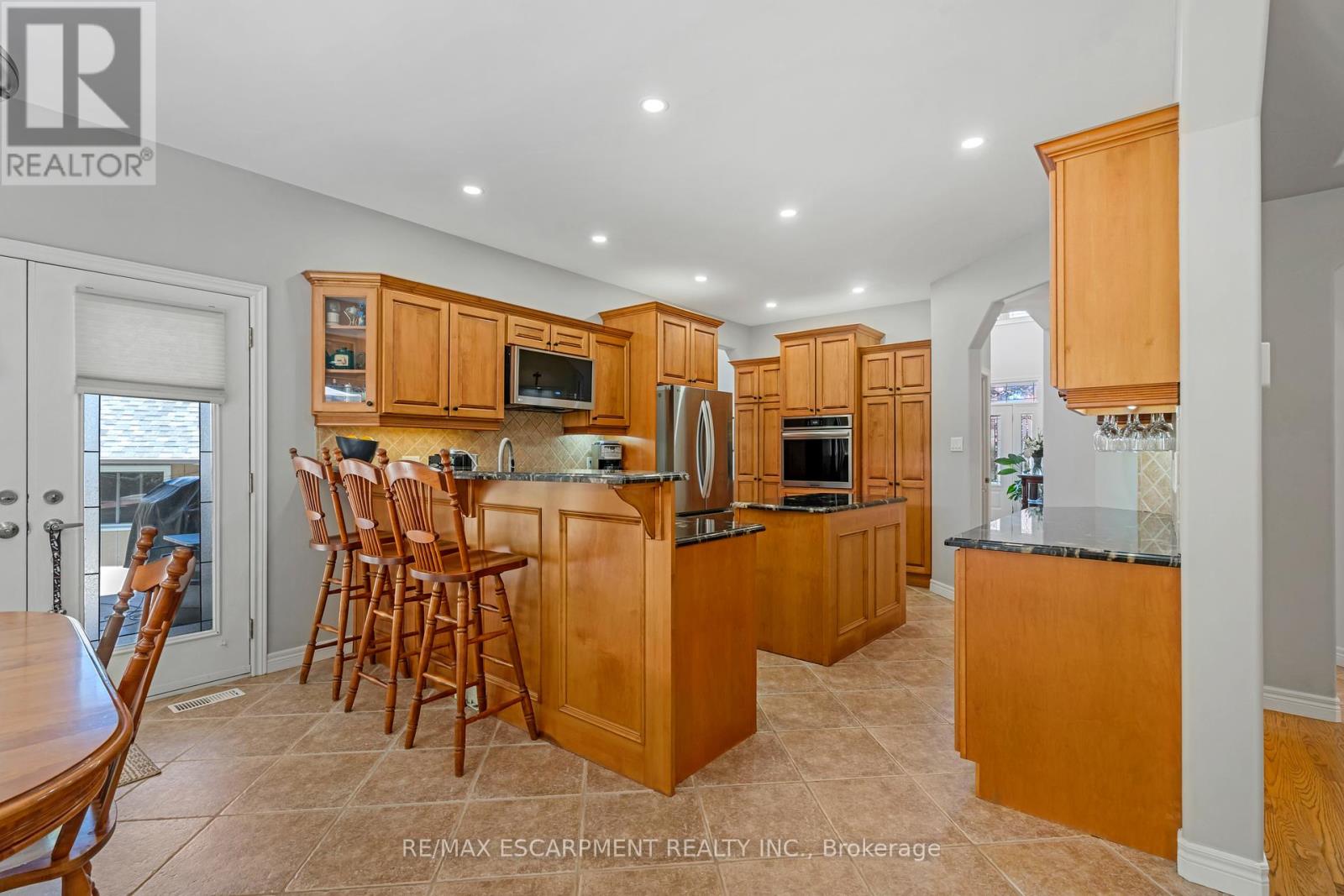 22 Shadeland Crescent, Hamilton (Stoney Creek), Ontario  L8G 4Y1 - Photo 13 - X12377283