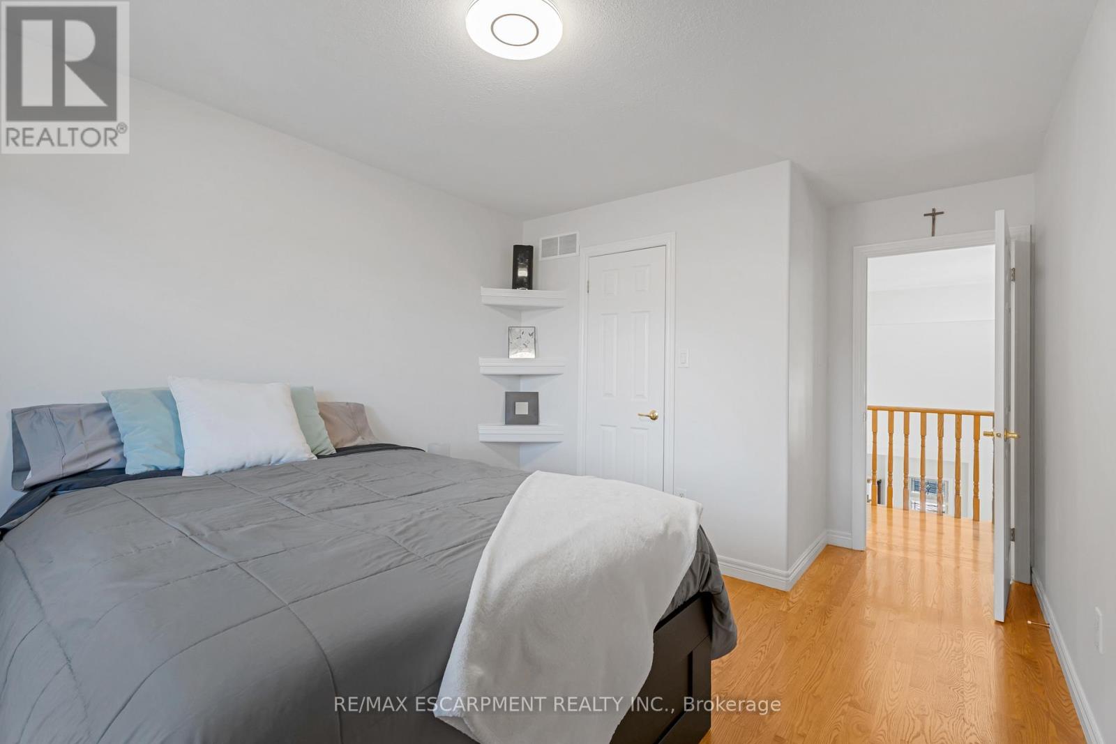 22 Shadeland Crescent, Hamilton (Stoney Creek), Ontario  L8G 4Y1 - Photo 25 - X12377283