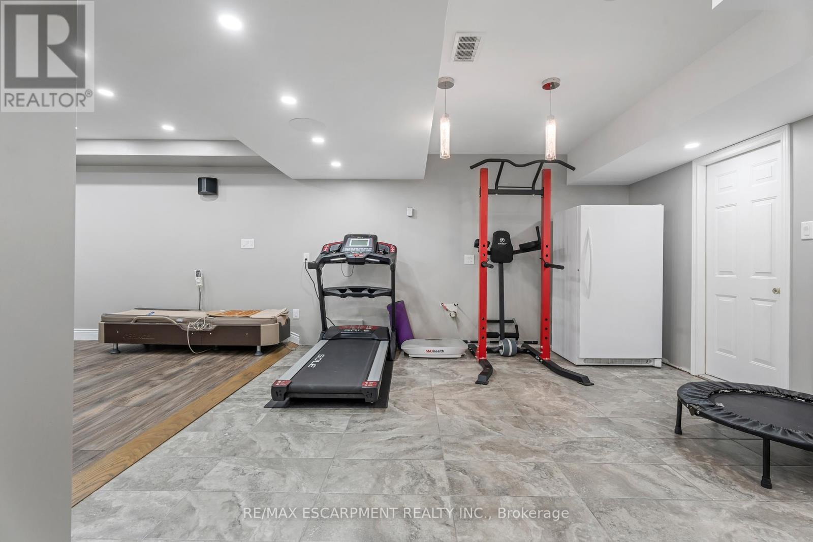 22 Shadeland Crescent, Hamilton (Stoney Creek), Ontario  L8G 4Y1 - Photo 37 - X12377283