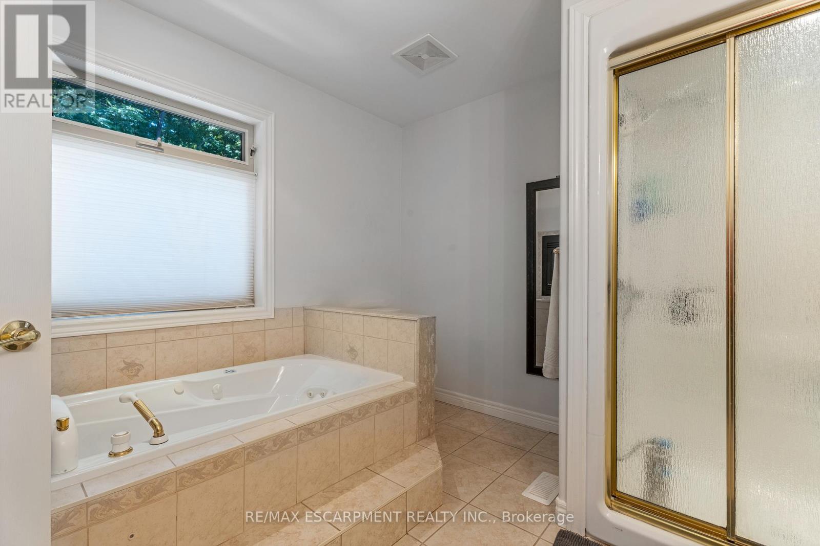 22 Shadeland Crescent, Hamilton (Stoney Creek), Ontario  L8G 4Y1 - Photo 32 - X12377283