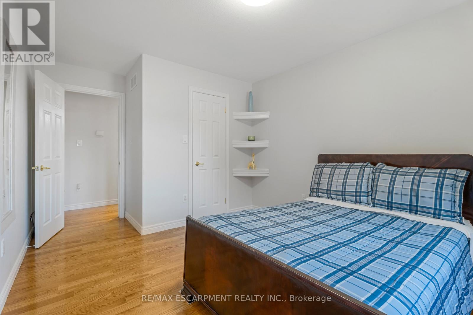 22 Shadeland Crescent, Hamilton (Stoney Creek), Ontario  L8G 4Y1 - Photo 28 - X12377283