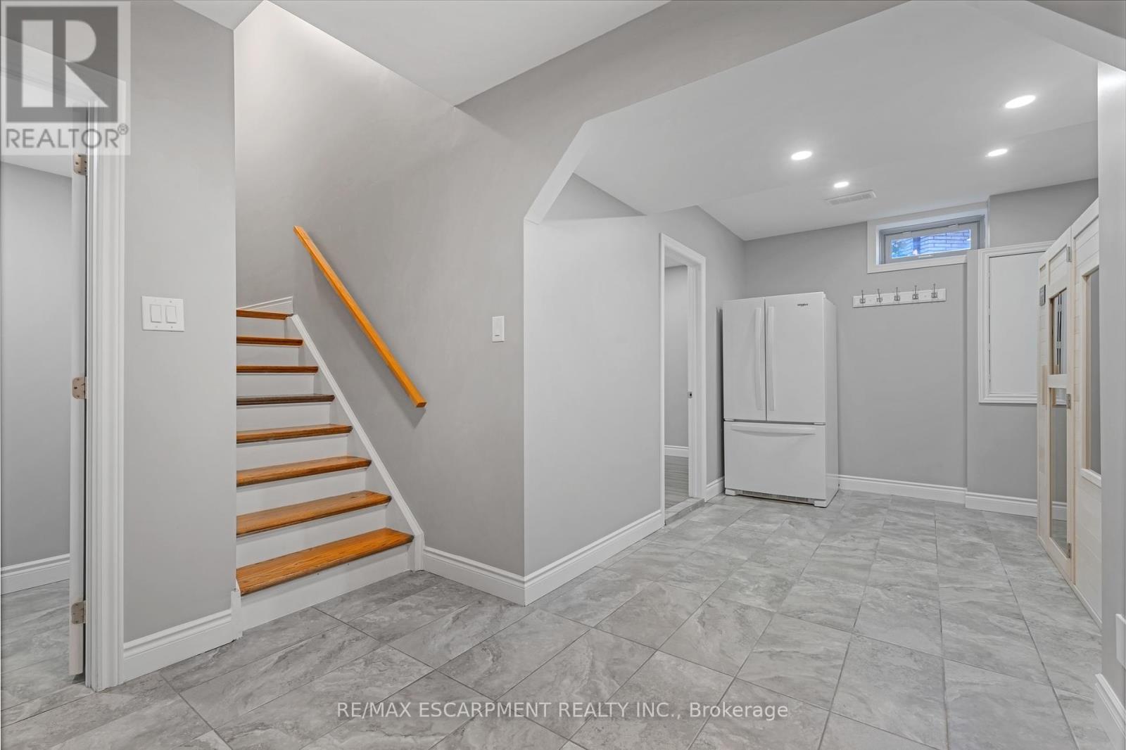 22 Shadeland Crescent, Hamilton (Stoney Creek), Ontario  L8G 4Y1 - Photo 33 - X12377283