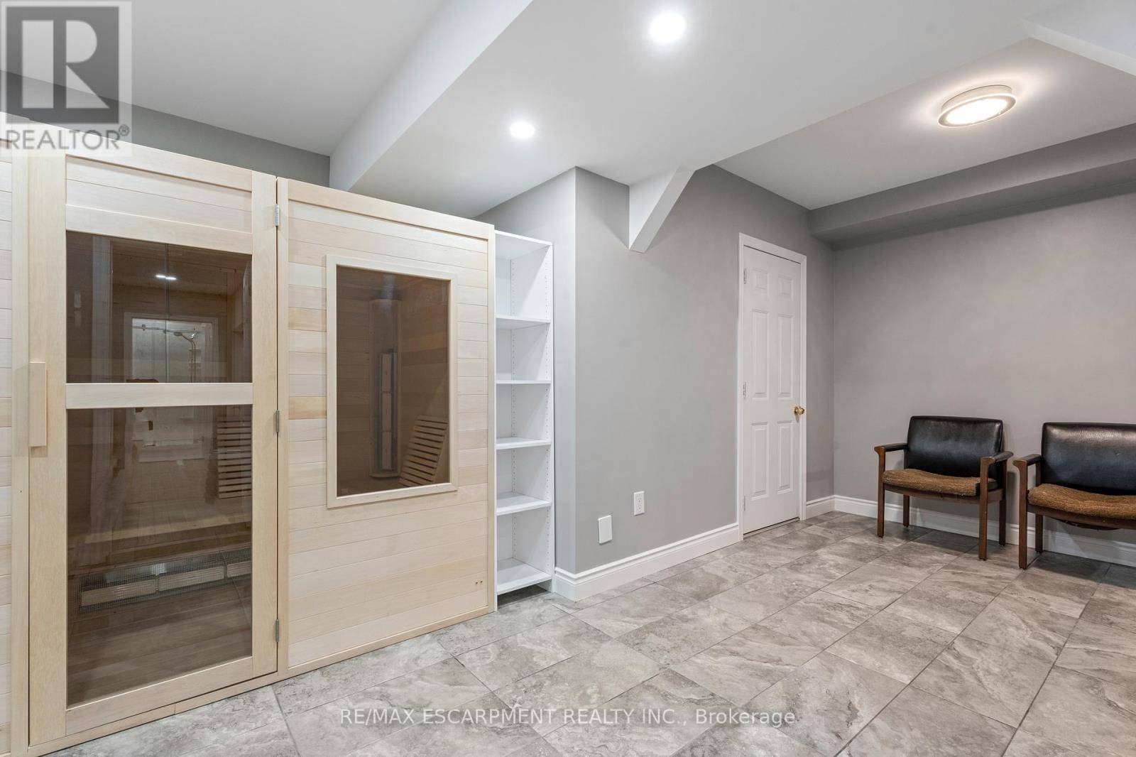 22 Shadeland Crescent, Hamilton (Stoney Creek), Ontario  L8G 4Y1 - Photo 34 - X12377283