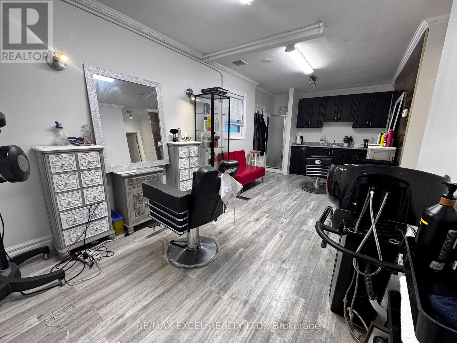 Whole Main Floor - 9961 Yonge Street, Richmond Hill, Ontario  L4C 1T9 - Photo 15 - N12230725