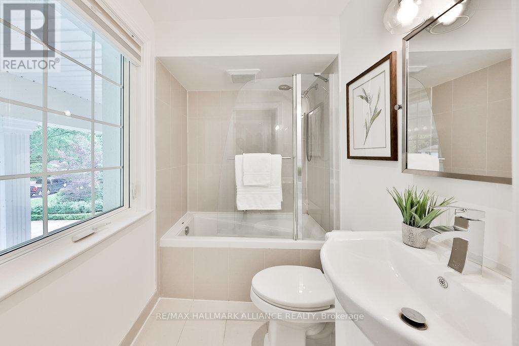 1316 Cambridge Drive, Oakville, Ontario  L6J 1S3 - Photo 21 - W12377548