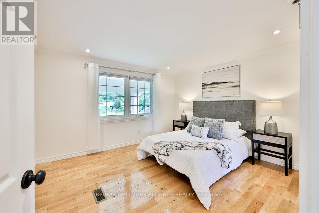1316 Cambridge Drive, Oakville, Ontario  L6J 1S3 - Photo 22 - W12377548