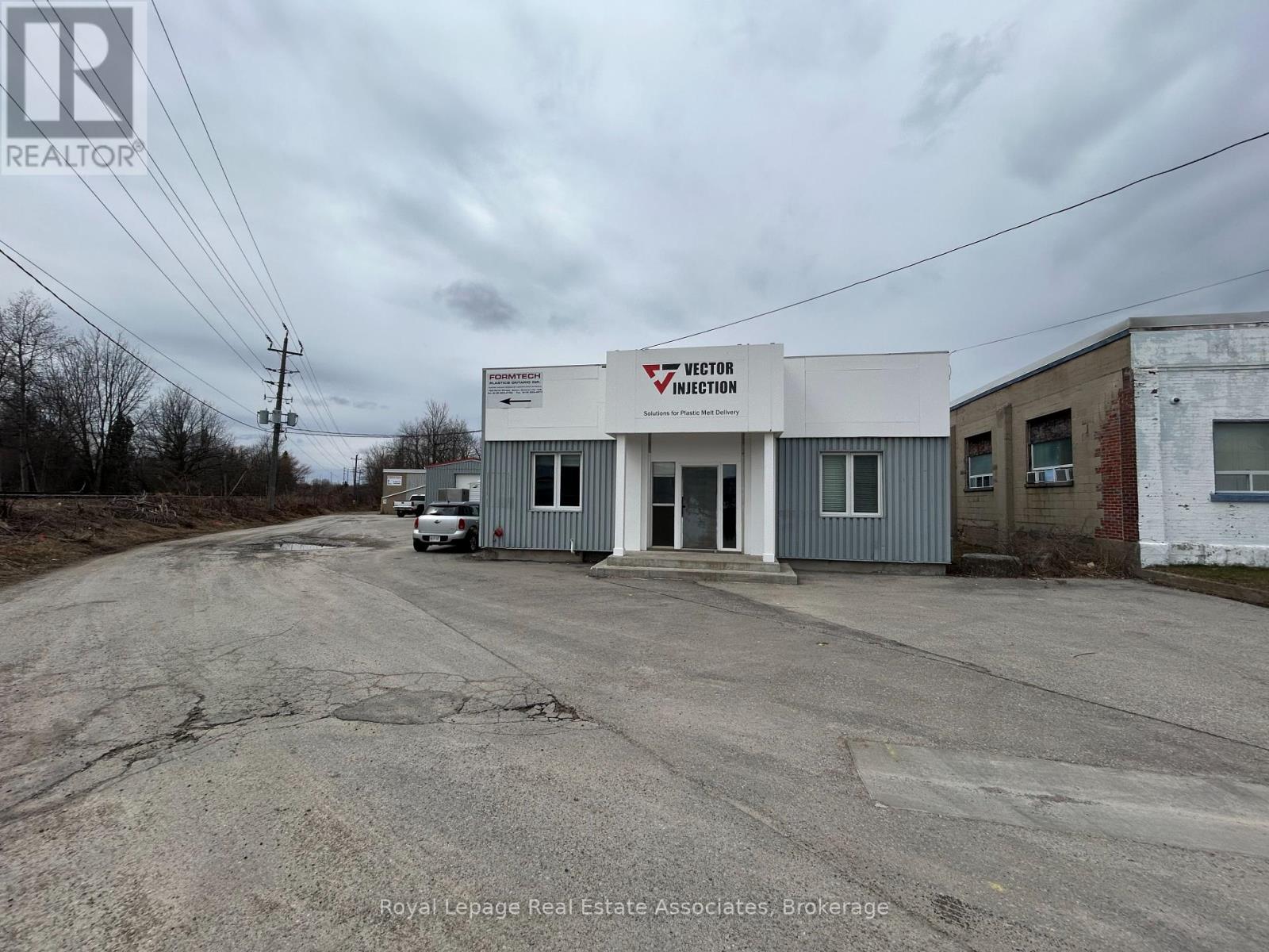 1 - 153 Perth Street, Halton Hills, Ontario  L7J 1C9 - Photo 2 - W12377575