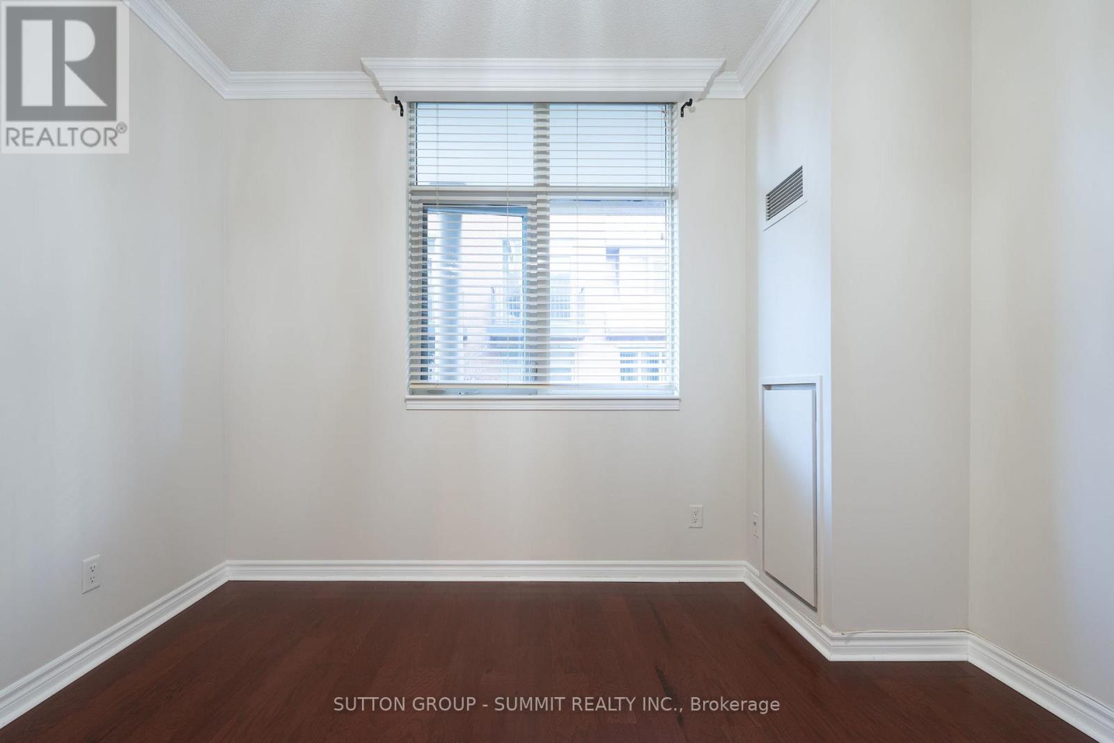 202 - 350 Princess Royal Drive S, Mississauga, Ontario  L5B 4N1 - Photo 25 - W12377614