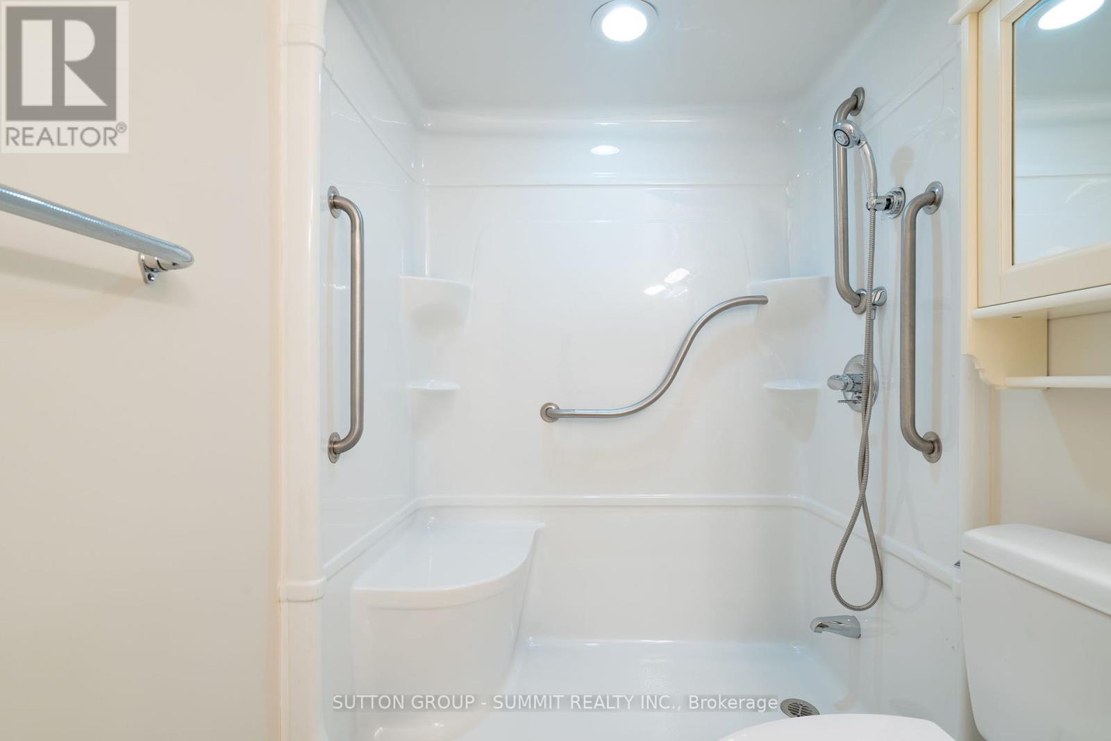 202 - 350 Princess Royal Drive S, Mississauga, Ontario  L5B 4N1 - Photo 34 - W12377614