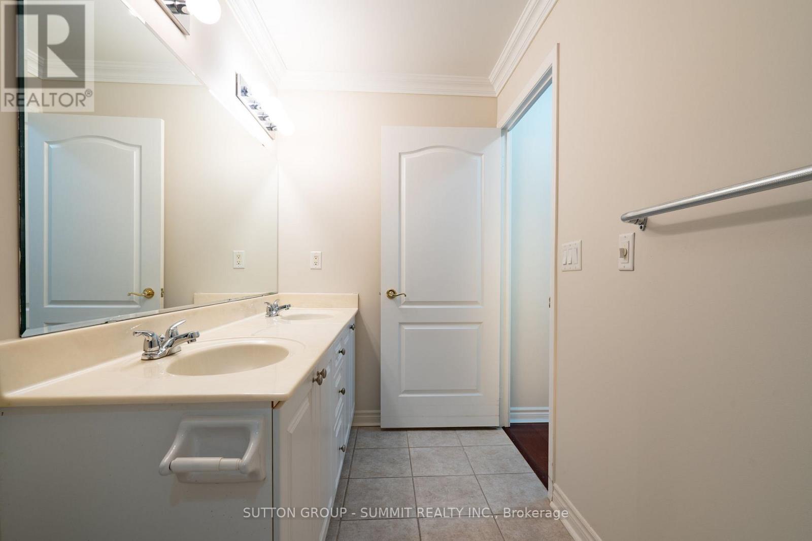 202 - 350 Princess Royal Drive S, Mississauga, Ontario  L5B 4N1 - Photo 35 - W12377614