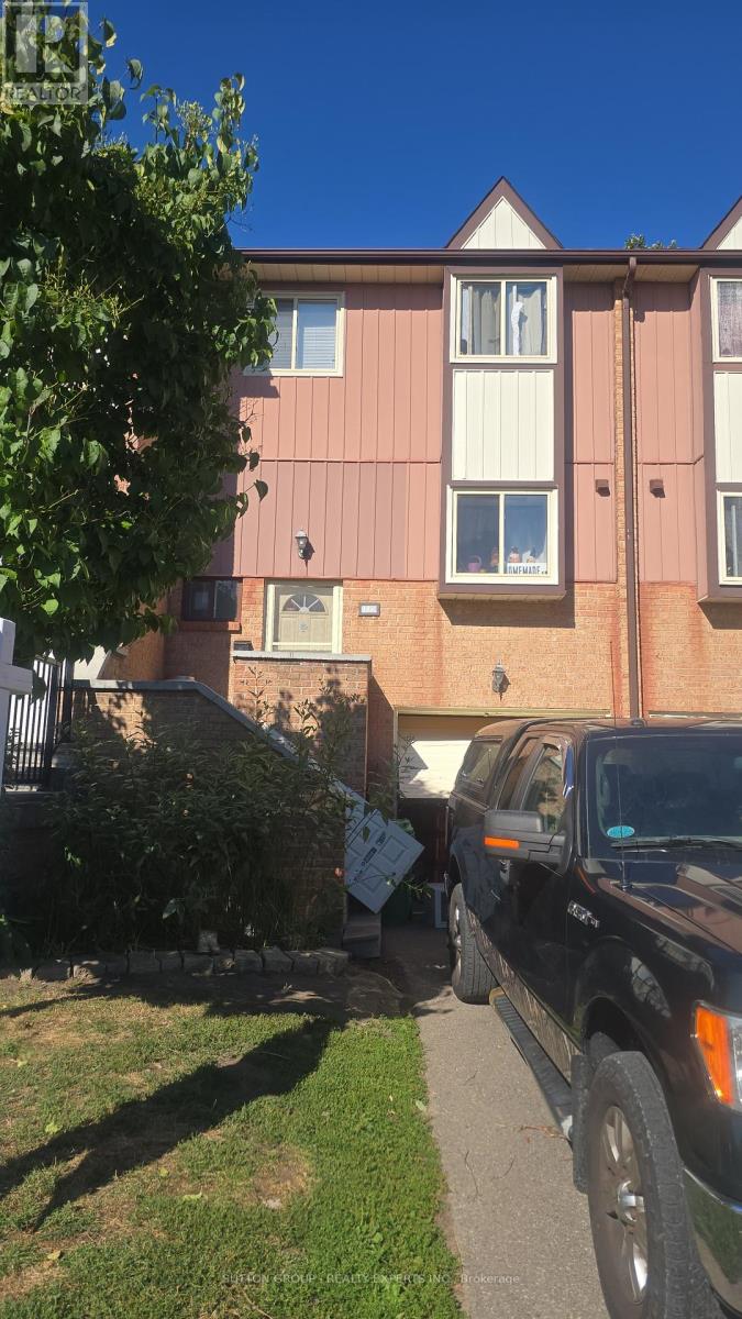 112 - 112 Baronwood Court, Brampton, Ontario  L6V 3H7 - Photo 2 - W12377631