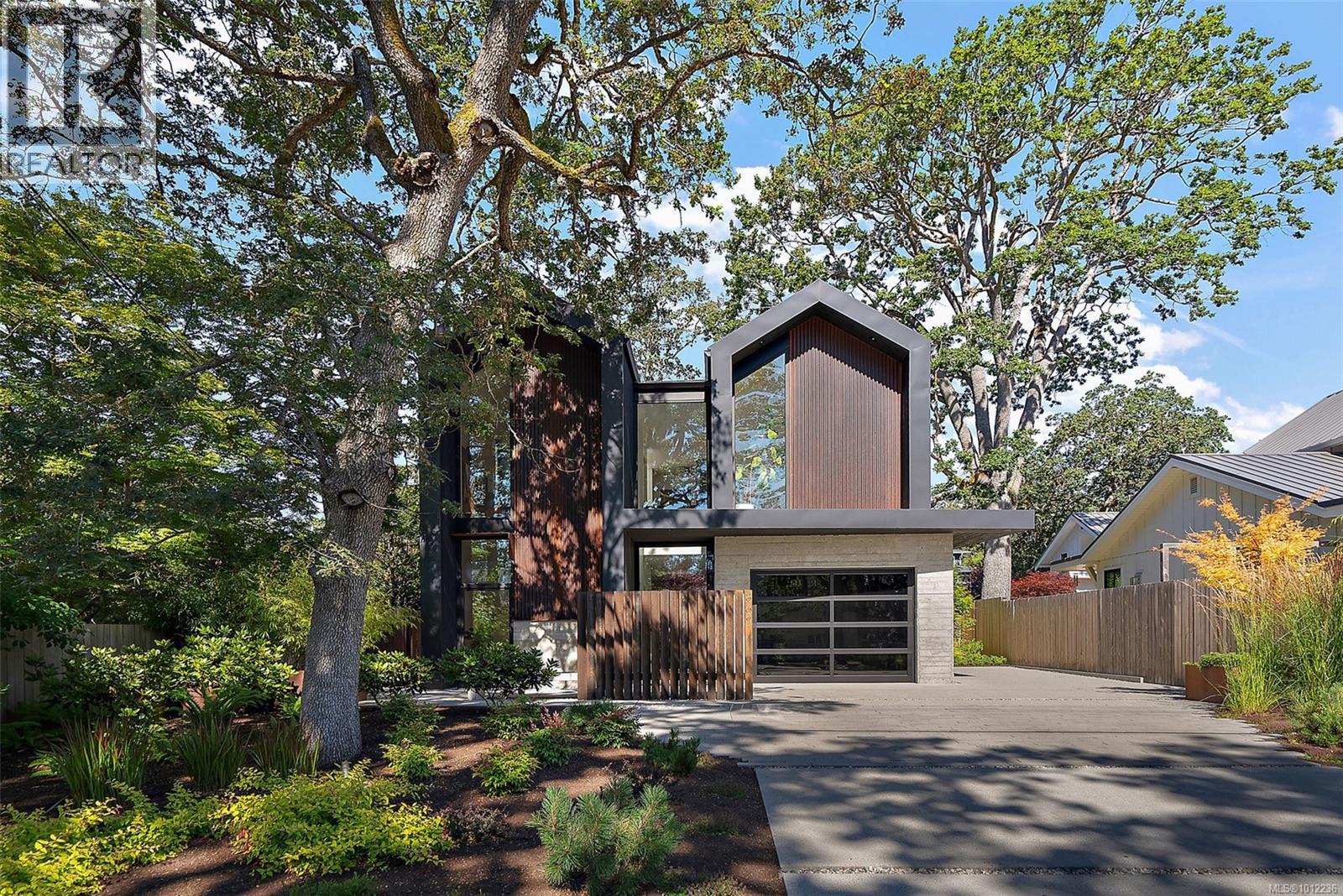 Property at 862 Somenos St image 2