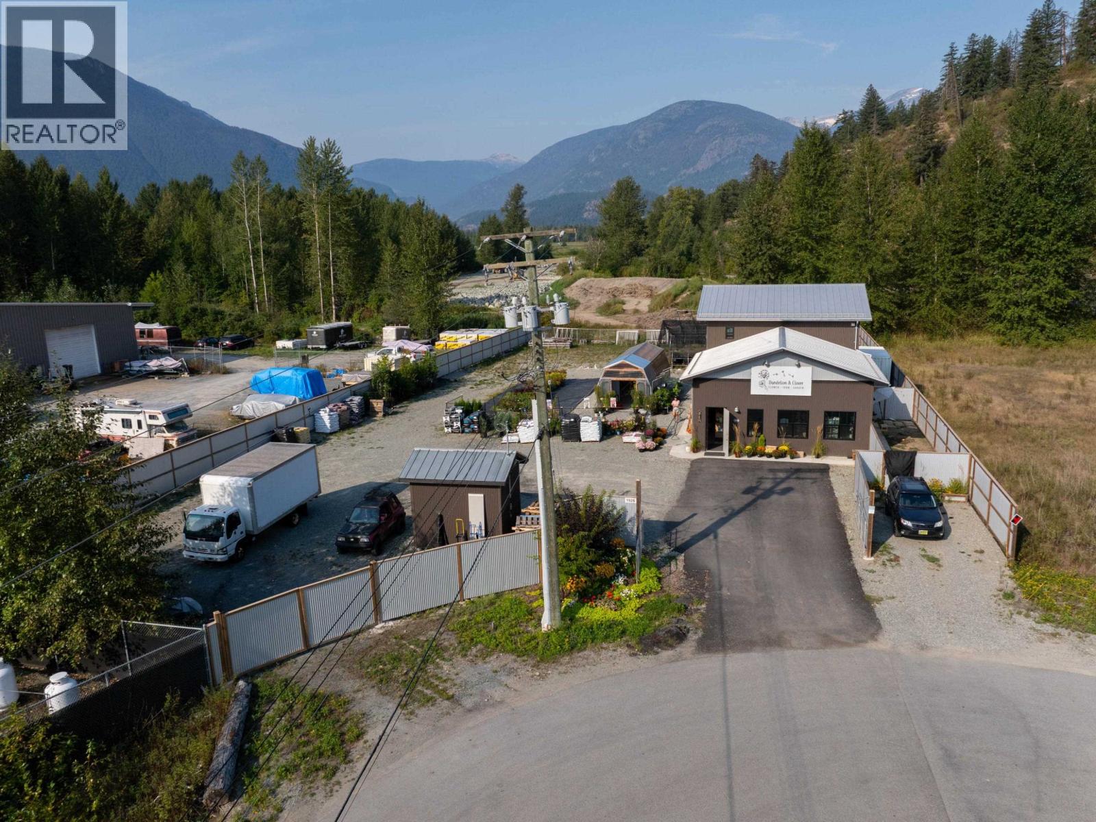 1926 Stonecutter Place, Pemberton, British Columbia  V0N 2L0 - Photo 2 - C8071809