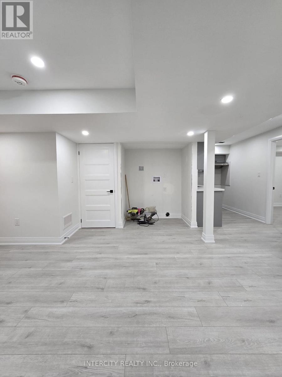 181 Forestwalk Street, Kitchener, Ontario  N2E 3Y2 - Photo 2 - X12377579
