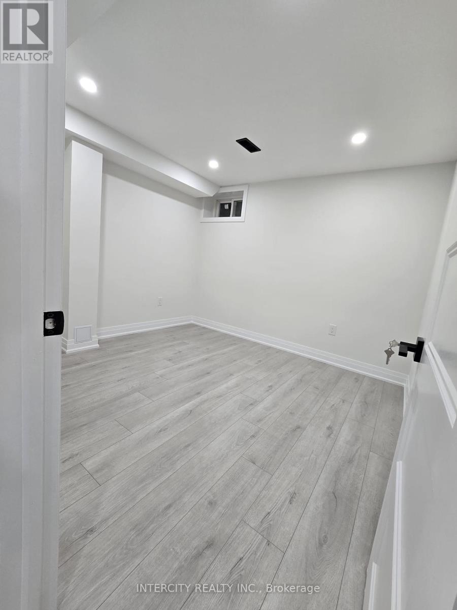 181 Forestwalk Street, Kitchener, Ontario  N2E 3Y2 - Photo 4 - X12377579