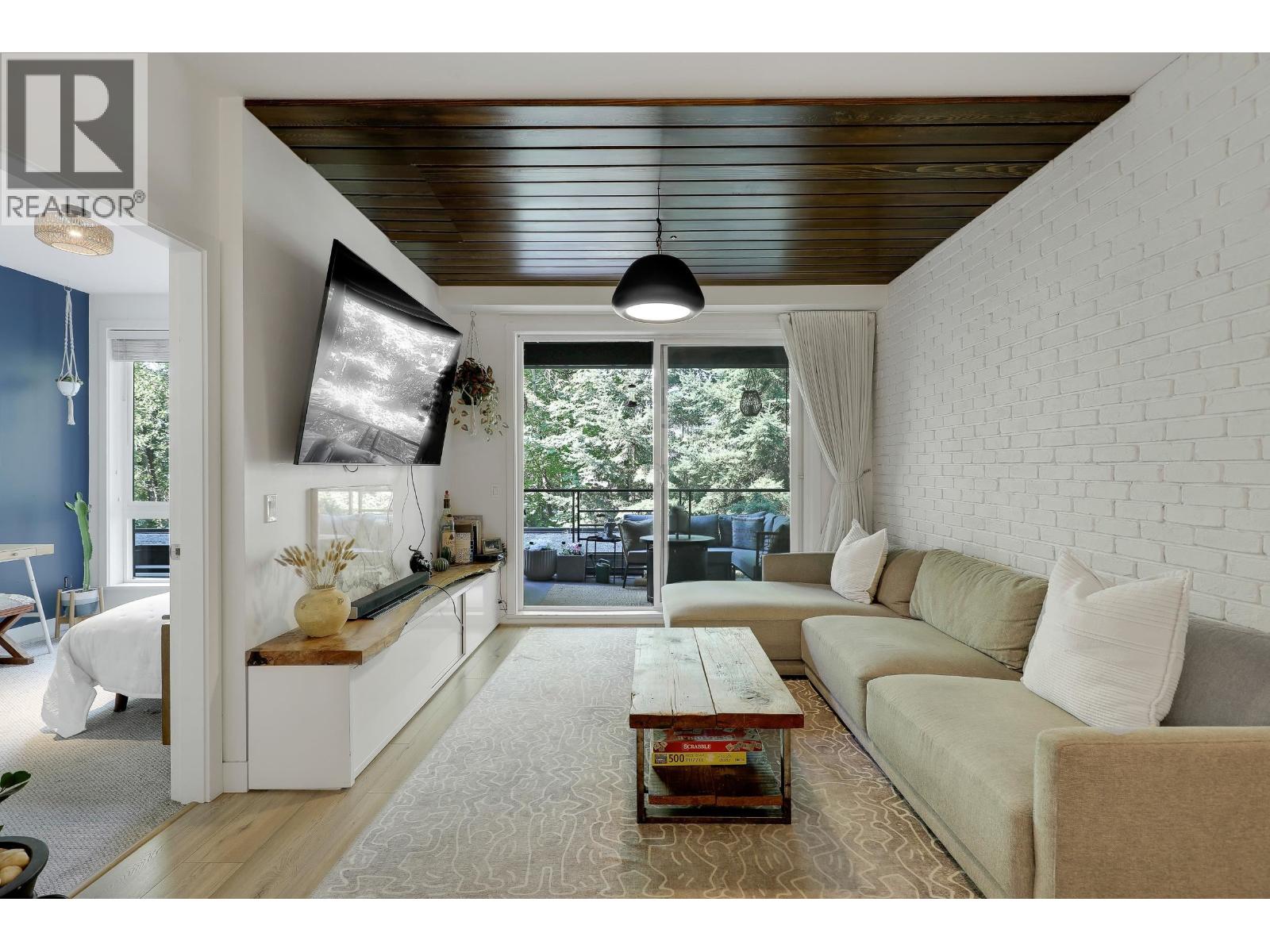 302 733 W 3RD STREET, North Vancouver, British Columbia