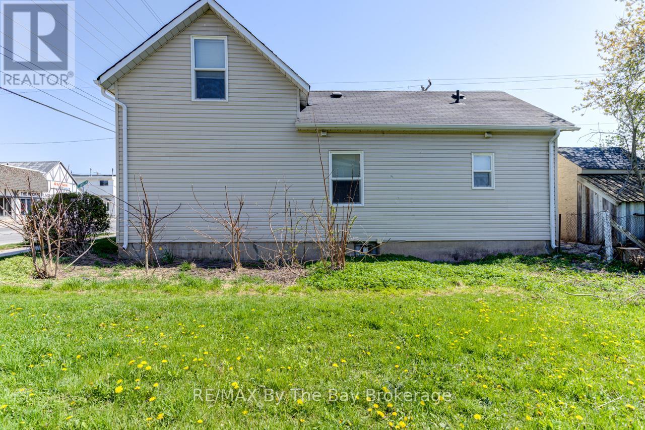 8 Yonge Street N, Springwater, Ontario  L0L 1P0 - Photo 19 - S12377965