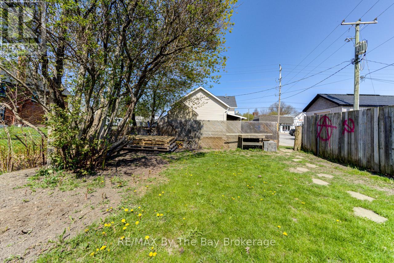 8 Yonge Street N, Springwater, Ontario  L0L 1P0 - Photo 23 - S12377965