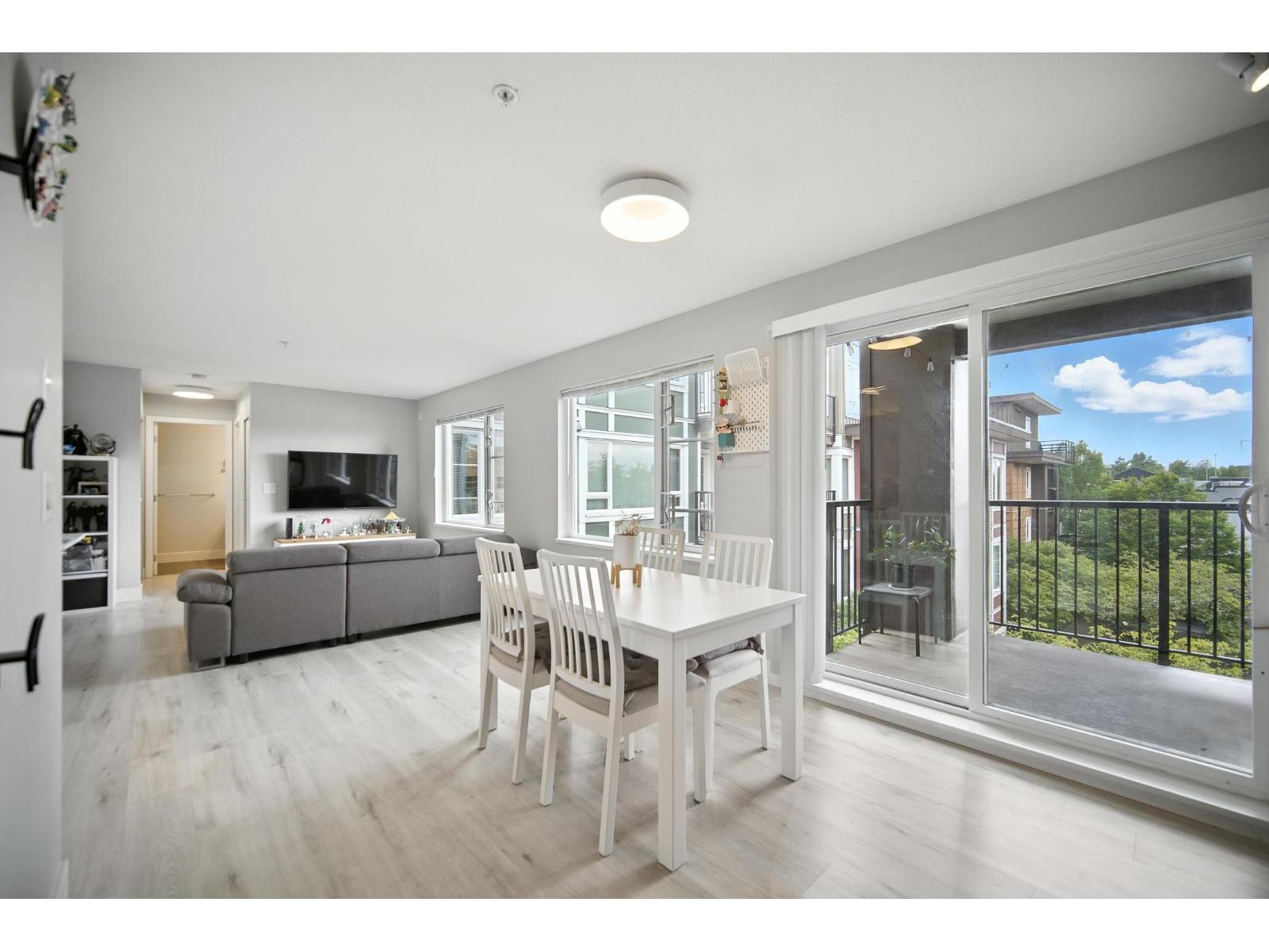 305 13740 75A AVENUE, Surrey, British Columbia