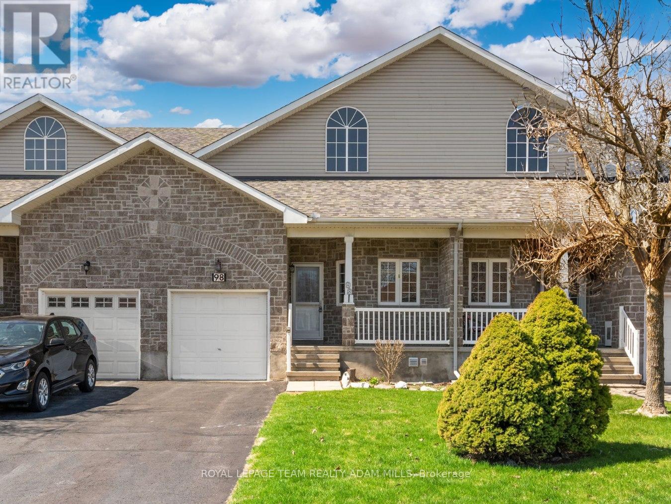 98 Patterson Crescent, Carleton Place, Ontario  K7C 4P3 - Photo 2 - X12377879