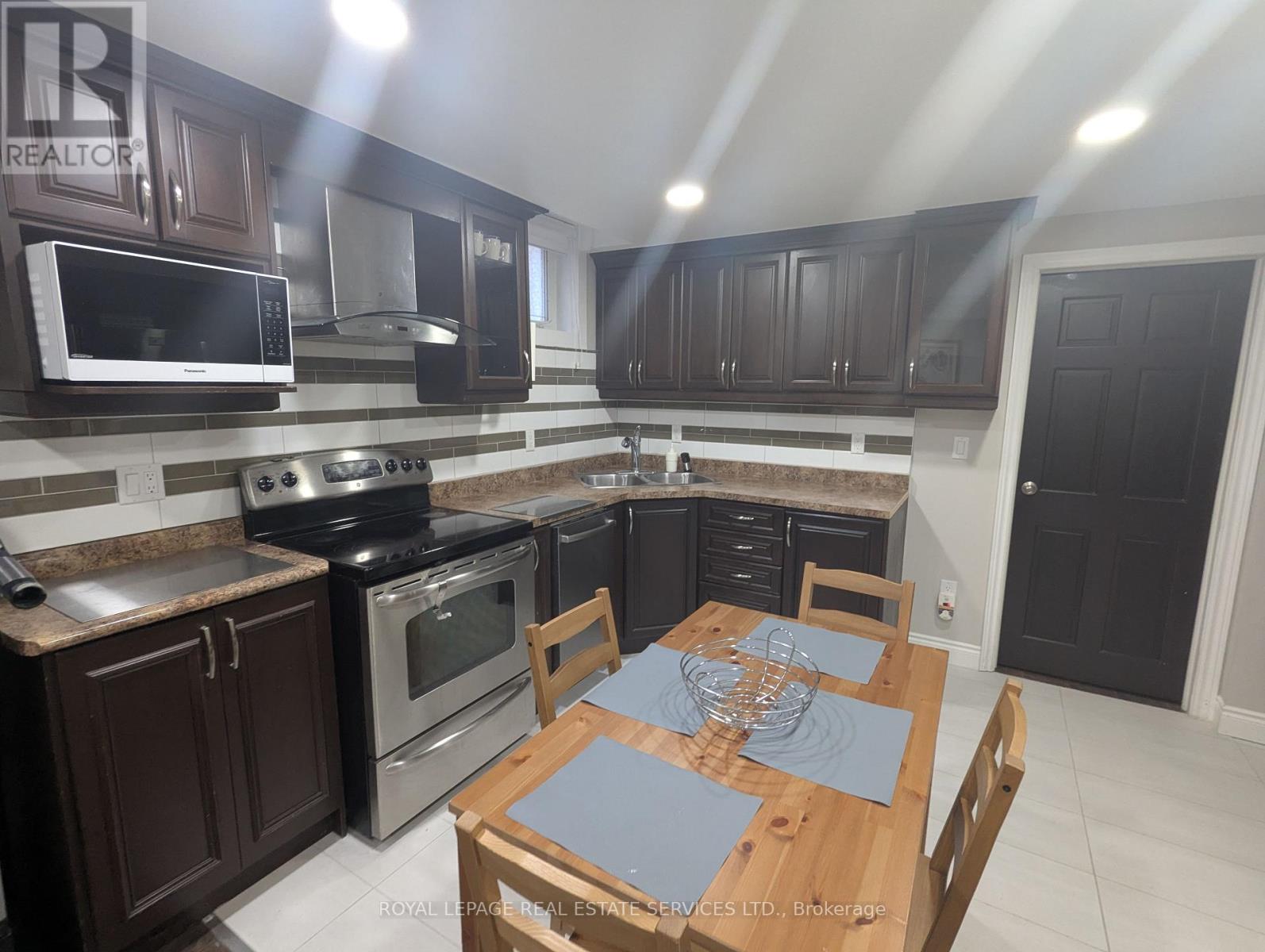 Basement - 6057 Leeside Crescent, Mississauga, Ontario  L5M 5K6 - Photo 12 - W12377653