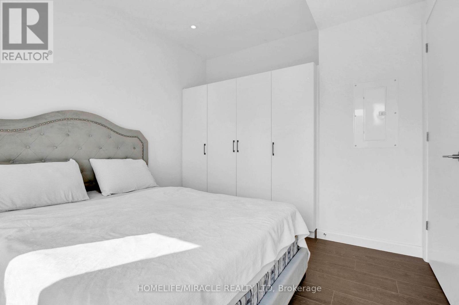 401 - 741 King Street W, Kitchener, Ontario  N2G 0E9 - Photo 9 - X12376936