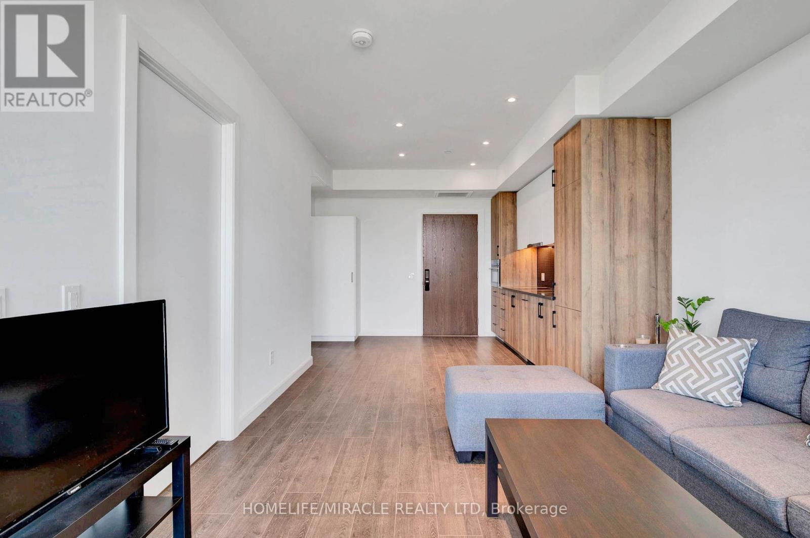 401 - 741 King Street W, Kitchener, Ontario  N2G 0E9 - Photo 5 - X12376936