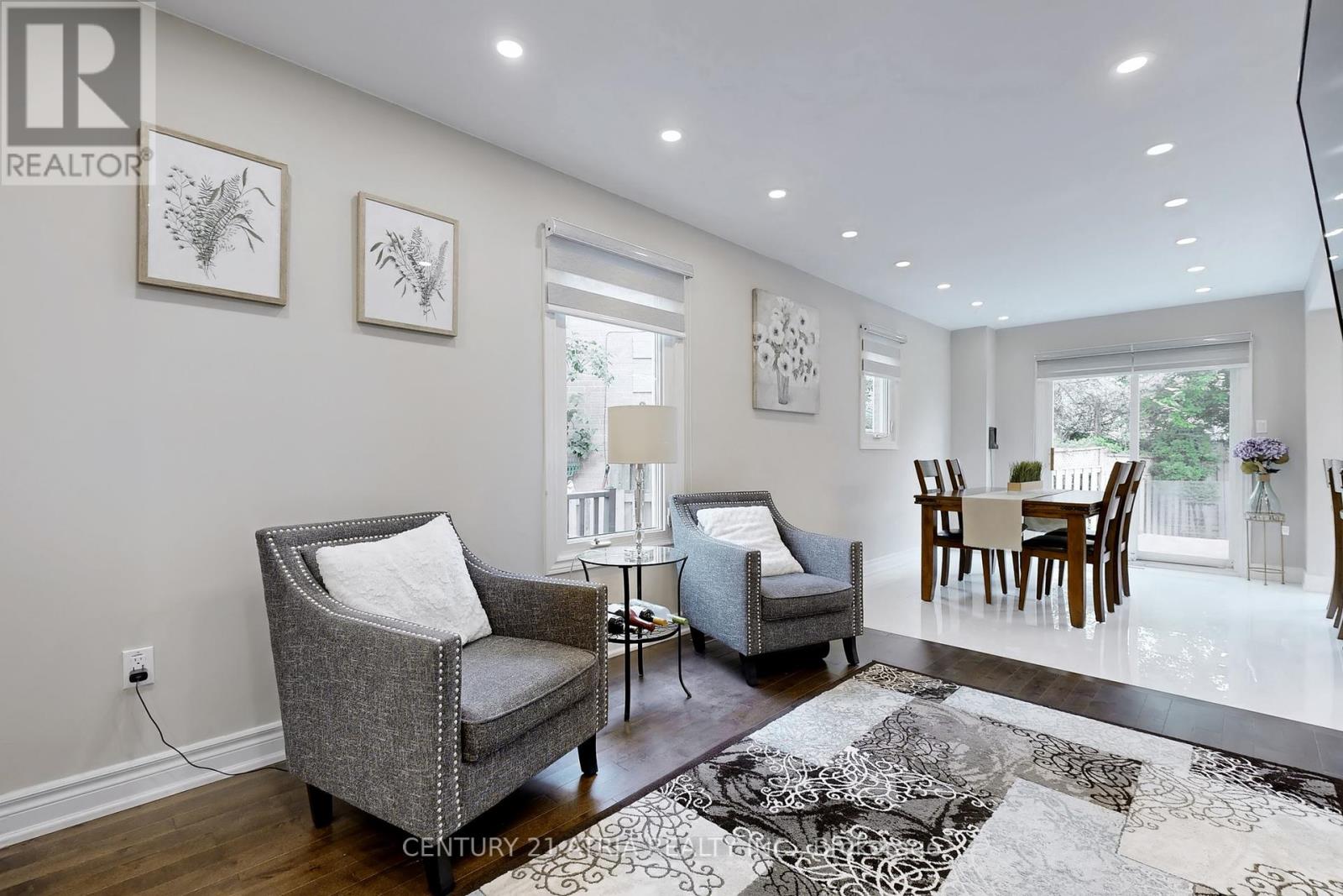 60 Steepleview Crescent, Richmond Hill, Ontario  L4C 9R3 - Photo 9 - N12376361